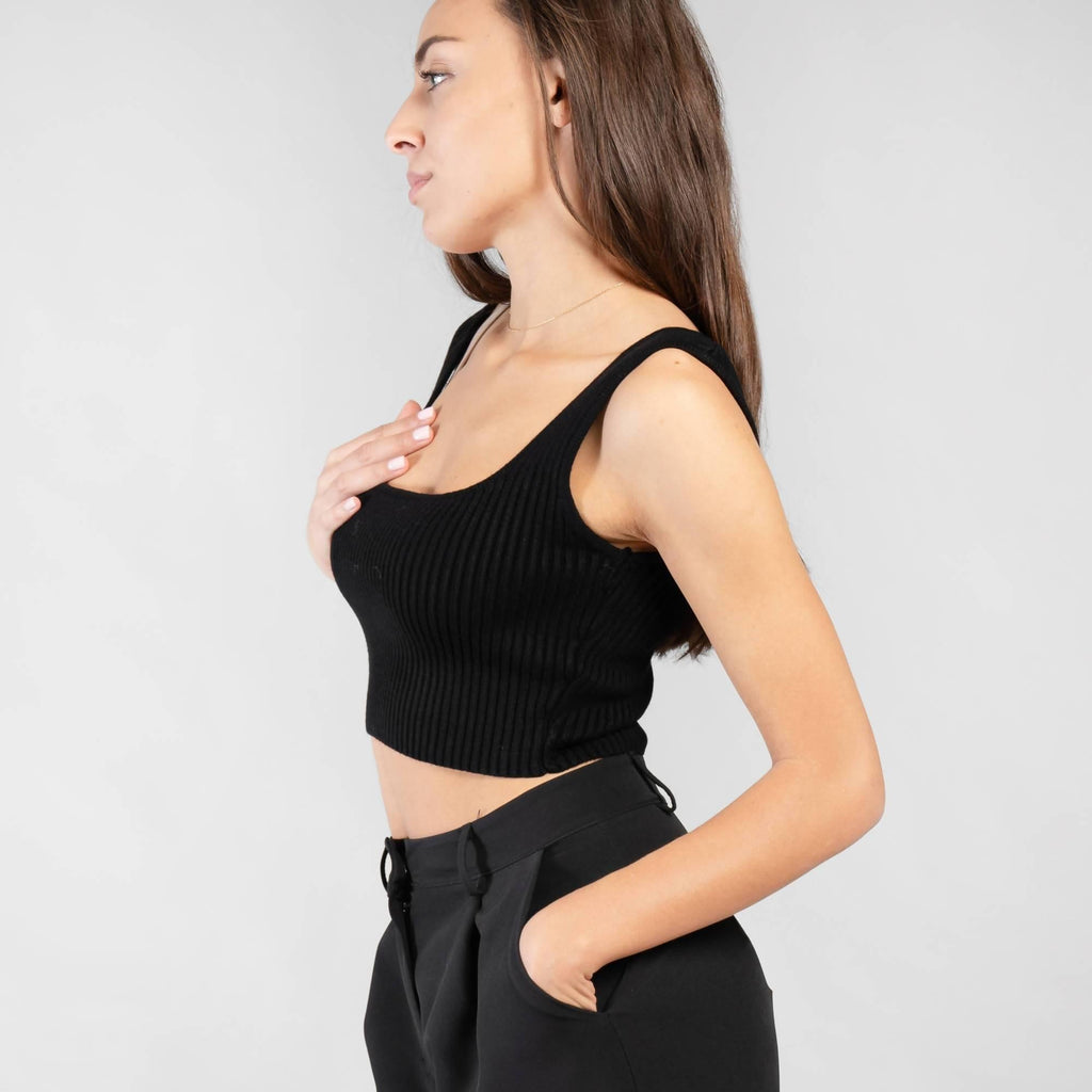 Short knitted top with wide shoulder strap - LEIVIPMARKETPLACE