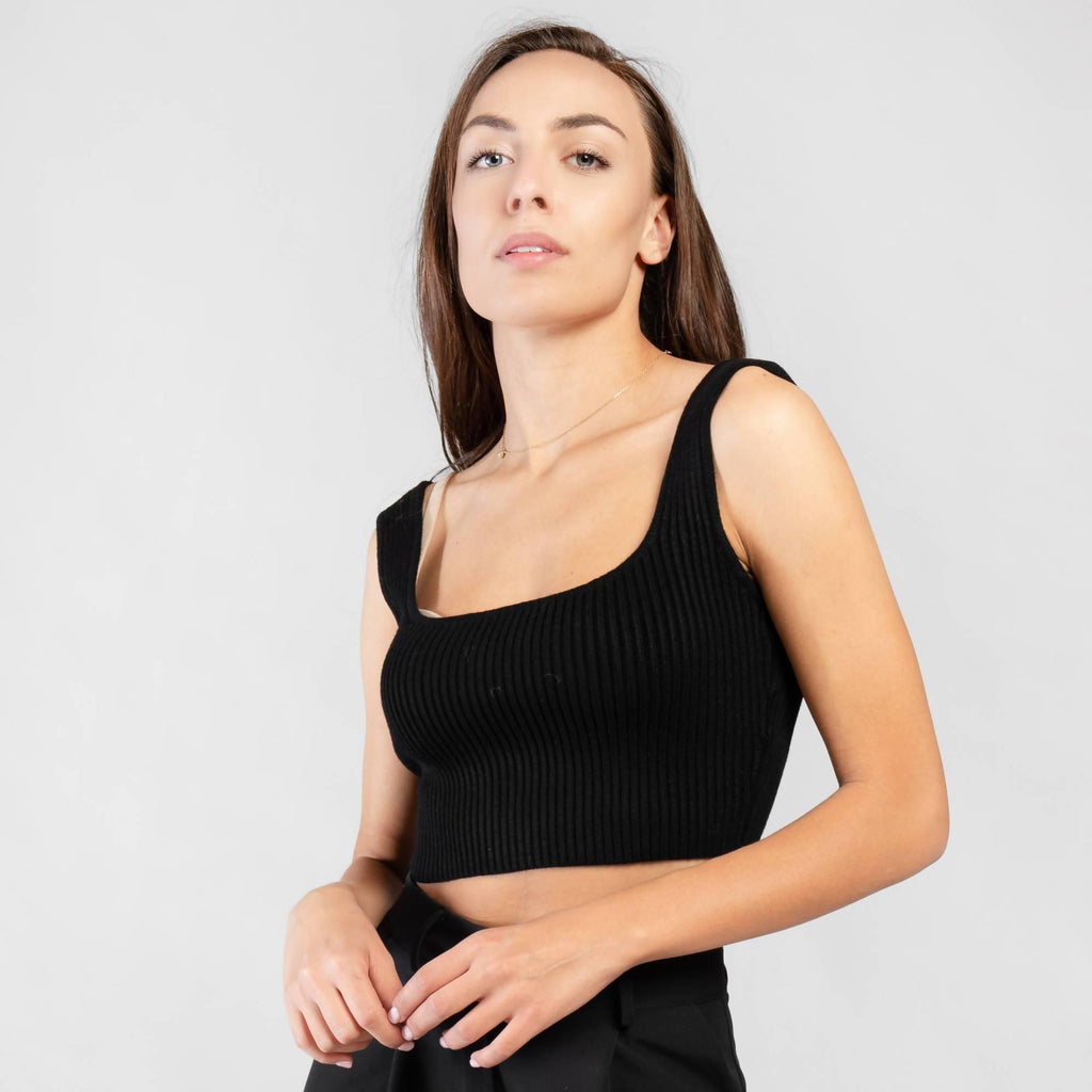 Short knitted top with wide shoulder strap - LEIVIPMARKETPLACE